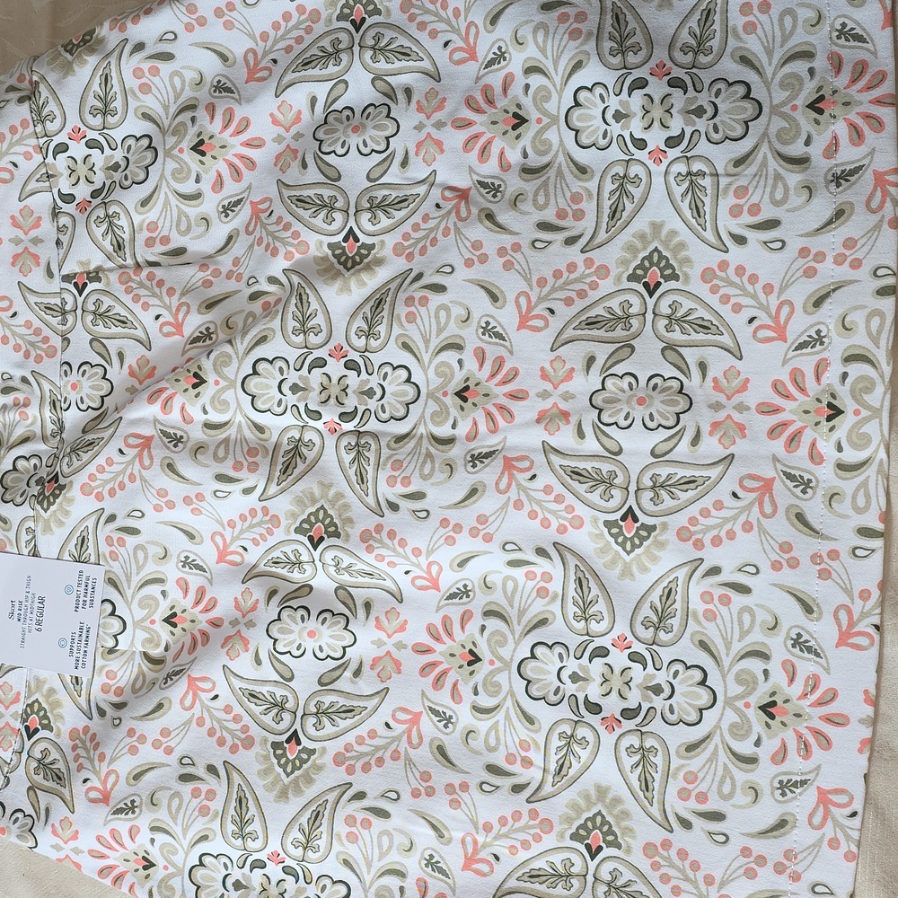Croft & Barrow Patterned Skort - White, Green, Pink - Picture 6 of 9